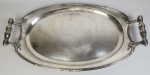 Wolff - Bandeja em metal espessurado à prata, com alças laterais cinzelada.  Medindo:53 x 30 cm. Apresenta desgaste.