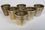 Seis copos em metal . Medindo: 4 x 4 cm