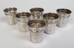 PRATA - Seis copos em prata contrastada. Medindo: 4 x 4 cm. Peso:
