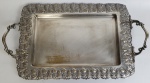 Meridional - Bandeja em metal espessurado à prata, filigranada. Medindo: 43 x 25 cm. Apresenta desgaste.