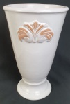 Imponente vaso em cerâmica vitrificada. Medindo: 31 cm.
