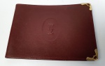 Cartier - Porta cheques  em couro francês. Medindo: 9 x 12,5 cm