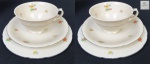 Thun Czechoslovakia - Par de trios em fina porcelana, na cor marfim, decoração floral e filetes de prata, sendo xícara para chá com pires e prata para sobremesa. Apresenta 1 bicado em cada.