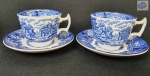 Wood & Sons -  Par de xícaras para café em porcelana inglesa nas cores azul e branco decorado com cena campestre. 