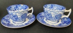 Wood & Sons -  Par de xícaras para café em porcelana inglesa nas cores azul e branco decorado com cena campestre. Uma xícara bicada e pires com mancha.