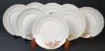 Real - Oito pratos rasos em porcelana real esmaltadas com flores em policromia e friso dourado. Medindo: 23 cm.
