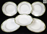 Rosenthal, Bavaria - Seis pratos fundos em porcelana alemã na cor branca, com detalhes filetada a ouro, listra verde e bordas recortadas. Medindo: 4 x 25 cm