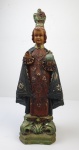 Imagem em estuque policromada, representando Menino Deus. Medindo: 34 cm. Apresenta restauro.