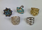 Bijuteria fina - Cinco anéis diversos.