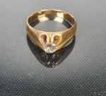 Anel em ouro 16 k com brilhante. Aro: 20. Peso: 5.1 g