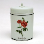 Belíssimo frasco em vidro opalinado, adornado com flores "ROSA GALLICA MAGNA". Medindo: 16  x 12 cm.