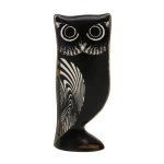 PALATNIK - Belíssima escultura em resina de poliéster, representando Coruja. Bem conservada. Medindo: 8,5 x 3,5 cm.