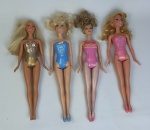 Quatro antigas Barbie's. Medindo: 29 cm