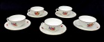 TK THUN CZECHOSLOVAKIA - Antigo conjunto com 5 xícaras para chá em fina porcelana tcheca, com ornamentação vitrificada decorada por florões coloridos, volutas e frisos em alto relevo com realces em fio de ouro. Uma xícara apresenta ínfimo bicado.