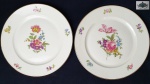 Rosenthal, Ivory - Dois pratos rasos em porcelana alemã com rica decoração floral e fios de ouro. Marcado ao fundo. Medindo: 26 cm