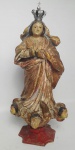 Arte Sacra - Imagem em madeira entalhada e policromada, com olhos de vidro e coroa em prata, representando Nossa Senhora da Conceição. Século XIX.  Medindo: 30 cm e 5 x 3,5 cm.