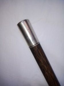 Bengala em madeira nobre, castão em prata sem contraste. Comp. 93cm.