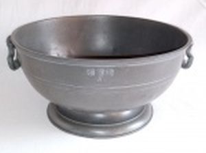 JOHN SOMMERS - Fruteira na forma de bowl em estanho, duas alças. 13 x 26cm.