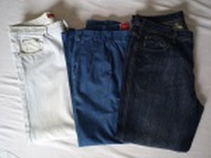 Três calças jeans masculinas, tamanhos aproximados ao 48: DKNY jeans, Elle et Lui e Siberian. Usadas.