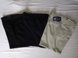 Três calças sociais masculinas, Elle et Lui: 2 tamanho 50 e 1 tamanho 52. Duas novas sem uso e 1 semi nova.