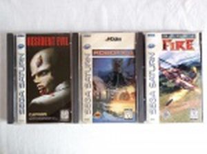 RETRÔ GAMES - Três CDs para console Sega Saturn com os jogos: "Resident Evil", "Robotica" e "Black Fire". Usados e sem garantias.