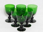 Seis taças para vinho do porto em vidro verde escuro. Alt. 10,5cm.