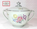 PIRKEN HAMMER CZECHOSLOVAKIA - Açucareiro em porcelana Tcheca de tom verde muito sutil e filetação em prata e decoração de flores e rosas em policromia. Mede 11,5 cm de altura por 14 cm de uma alça a outra.