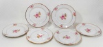PORCELANA BARÃO DO RIO BRANCO - Jogo para sobremesa contendo 6 pratos em porcelana branca decorada por rosas em sutil policromia e filetação dourada nas bordas. Medem 19,5 cm de diâmetro cada. 