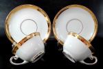 BARÃO DO RIO BRANCO - Par de xícaras para chá em porcelana branca decorada por faixas douradas e filetação em ouro. Medem 5,5 x 9 cm cada xícara e 14 cm de diâmetro cada pires.