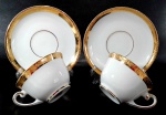 BARÃO DO RIO BRANCO - Par de xícaras para chá em porcelana branca decorada por faixas douradas e filetação em ouro. Medem 5,5 x 9 cm cada xícara e 14 cm de diâmetro cada pires.