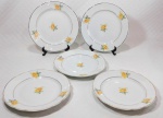 PORCELANA REAL S. PAULO - Conjunto de 5 pratos para sobremesa em porcelana branca decorada por flores amarelas e ramagens em policromia. Medem 18 cm de diâmetro cada.