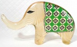 PALATNIK  Escultura cinética representando elefante em resina de poliéster de manufatura Abraham Palatnik. Medindo 15,5 cm de altura por 25,5 cm de comprimento.