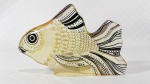 PALATNIK – Escultura cinética representando peixe em resina de poliéster de manufatura Abraham Palatnik. Medindo 9 cm de altura por 14 cm de comprimento. 