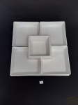 Petisqueira Quadrada com 5 divisórias em Porcelana Branca. Medidas 29 cm x 29 cm Recipientes 13,5 cm x 8,5 cm