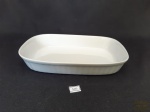 Travessa Refrataria em Porcelana Branca. Medida 23 cm x 14,5 cm x 3,5 cm altura