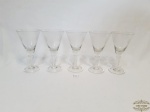 5 Taças Vinho Tinto em Demi Cristal Lapidação Folhas. Apresenta Pequenos Bicados . Medidas 15,5 cm altura x 8 cm diametro.