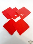 5 Guardanapos Vermelhos em Linho Diversos Modelos. Medidas: Maior 30 cm x 28 cm e Menor 29 cm x 27,5 cm . Apresenta Marcas Guardado