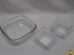 Lote composto de 3 travessas quadrada funda. Medindo a maior 20cm x 20cm x 6,5cm de altura.