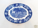 Travessa Oval em Porcelana Azul e Branca Woods Ware England. Medida 30 cm x 24 cm.