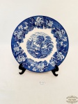 Prato decorativo Porcelana Azul e Branca Woods Ware England. Medida 23 cm diametro apresenta Bicado atras