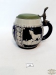Caneca Tankard em Porcelana Alemã com Tampa em Pelter 1/2 L. Medida 10 cm altura x 8 cm diametro