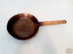 Frigideira em Cobre . Medida 21,5 cm diametro x 41,5 cm
