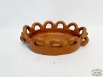 Centro de Mesa em Barro Cozido Bordas Trabalhadas. Medidas 27 cm x 21 cm x 7 cm altura.