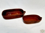2 Travessas Retangulares em Barro Vitrificado. Medidas 28,5 cm x 17 cm x 5 cm altura e 22 cm x 11,5 cm x 4,5 cm altura