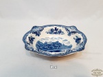 Travessa em Porcelana Azul e Branca Johnson Bros England. Medida 24 x 19 cm . Apresenta pequeno Bicado Borda