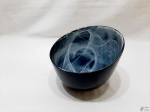 Bowl decorativo em vidro pintado à mão, feita na Espanha. Medindo 16,5cm de diâmetro de boca x 14cm de altura.