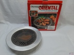 Churrasqueira oriental em alumínio e grelha de ferro. Medindo 33cm de diâmetro x 7,5cm de altura.