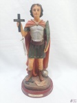 Imagem de Santo Expedito em resina com policromia da loja Di Angelo. Medindo 33cm de altura.