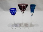 Lote de 3 taças em cristal double lapidado. Medindo o maior 16cm de altura.