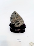 Enfeite pedra brasileira Pirita na base em madeira , a pedra de prosperidade . Medidas : Pedra 7,5 cm altura e base 10 cm x 8 cm x 3 cm altura.